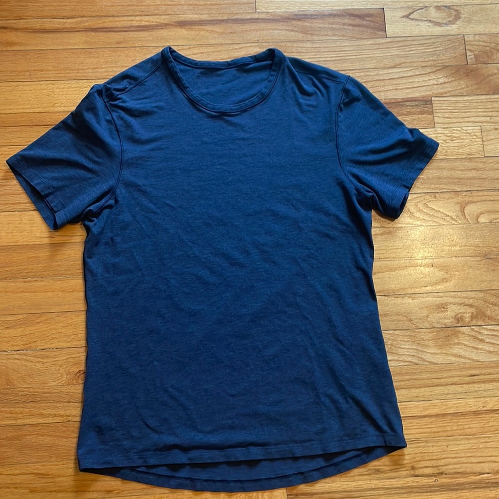 Lululemon men’s Five Year Tee Size L Navy